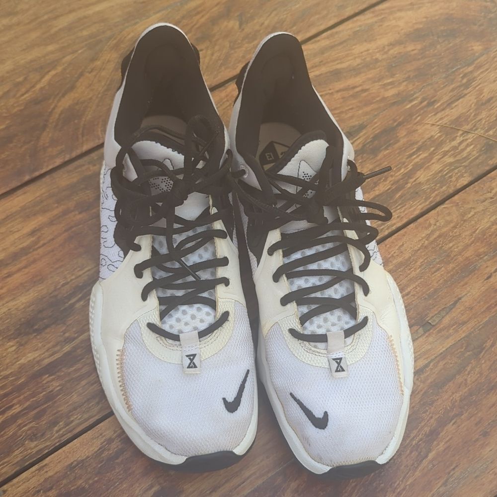 Nike Paul George basketball shoe Mens Size 10 Black White